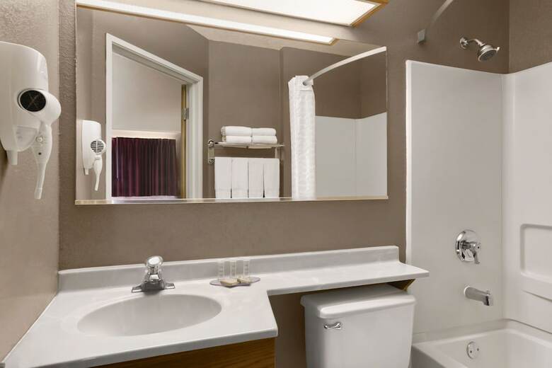 Hotel Super 8 By Wyndham Brookings