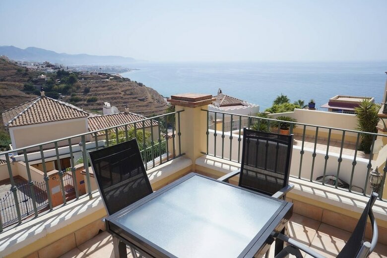 Apartamento La Alcazaba - 3 Bed Apt With Communal Pool