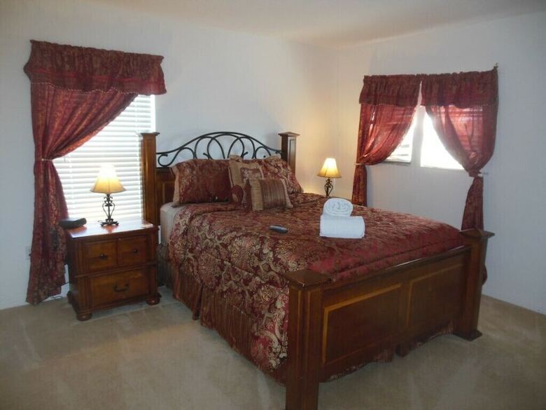 5 Bedroom, 3 Bath Disney Conservation View Home!