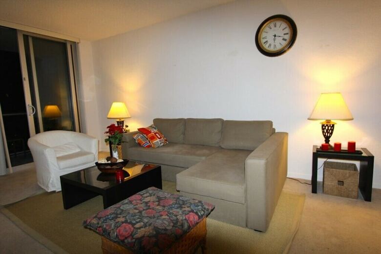 Large 1 Bedroom Bay View Apartment Or610