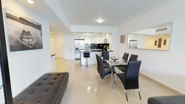Premium 2 Bedroom + Den Apartment Or201