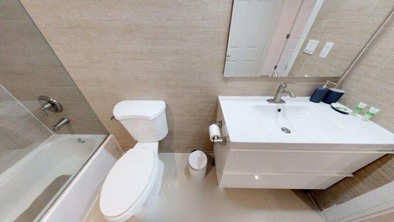 Premium 2 Bedroom + Den Apartment Or201