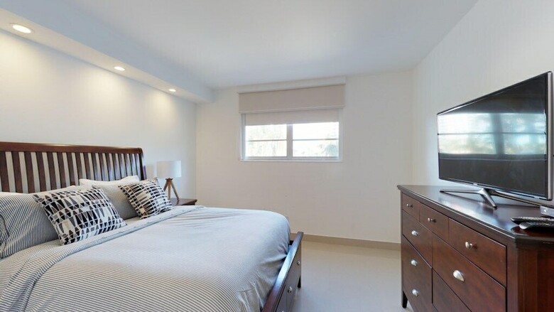 Premium 2 Bedroom + Den Apartment Or201