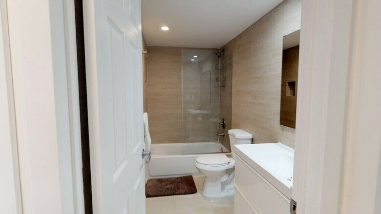 Premium 2 Bedroom + Den Apartment Or201