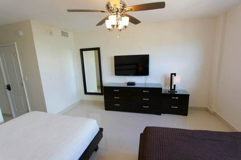 1 Bedroom Bay & Ocean View Or1520