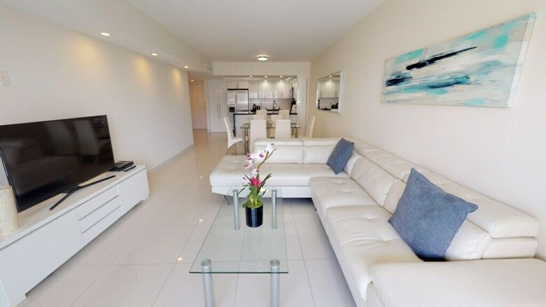 Premium 1 Bedroom +den Ocean View Or925