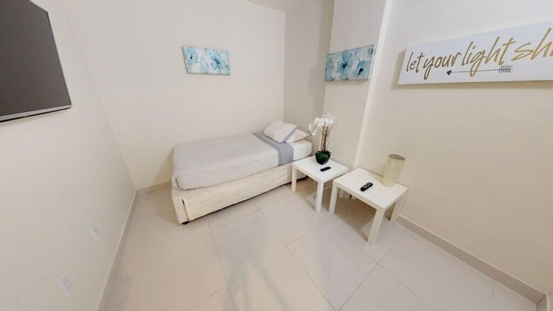 Premium 1 Bedroom +den Ocean View Or925