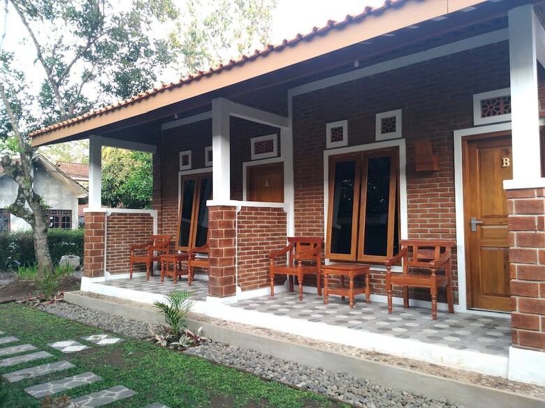 Hostal Genthong Homestay - Hostel
