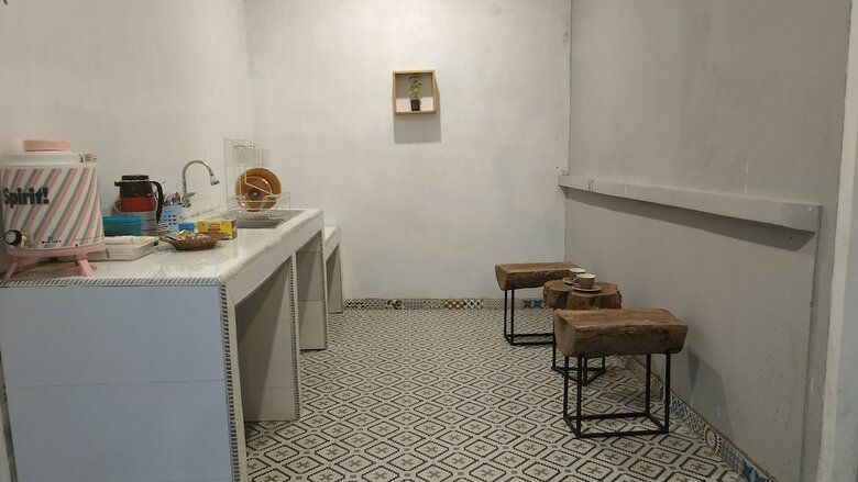 Hostal Genthong Homestay - Hostel
