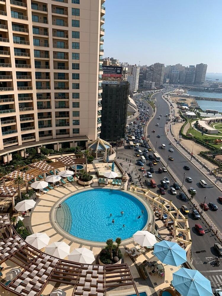 Apartment At San Stefano Grand Plaza