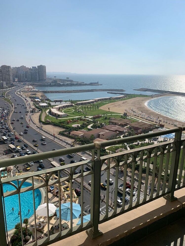 Apartment At San Stefano Grand Plaza