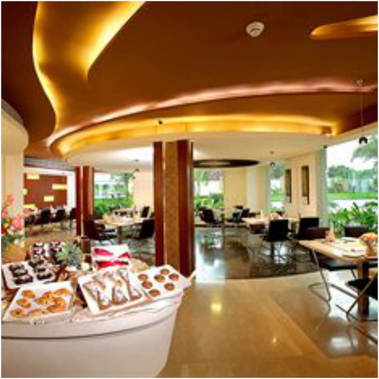 Flora Airport Hotel And Convention Centre Kochi