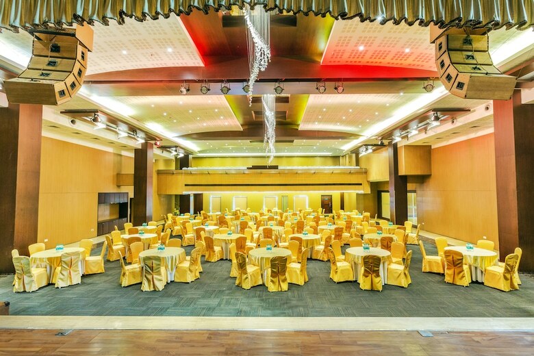 Flora Airport Hotel And Convention Centre Kochi