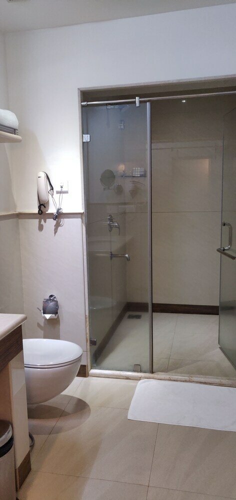 Flora Airport Hotel And Convention Centre Kochi