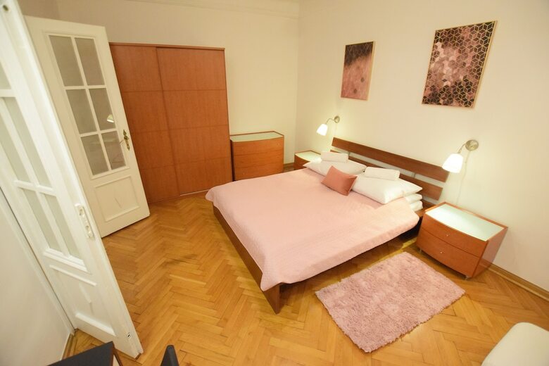Elegant Apartment Universitas