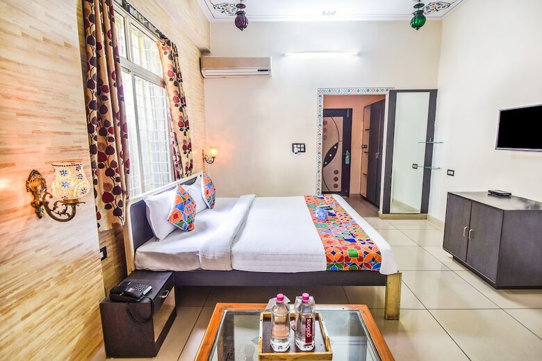 Fabhotel Everest International
