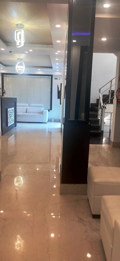 Hotel Corooms Sanvi Prime Unitech Cyber Park