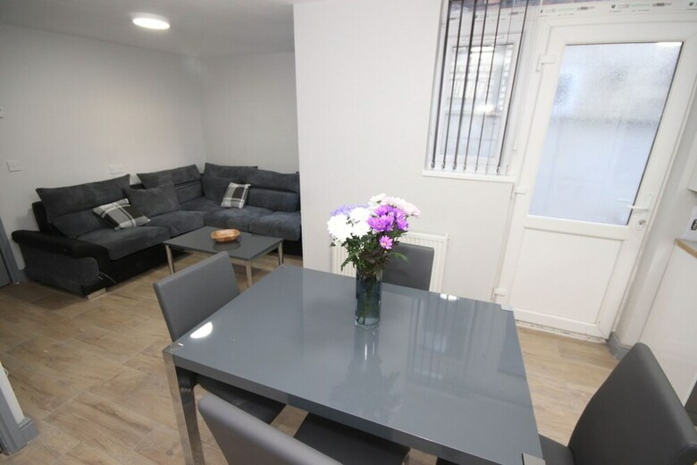 Residencia Stunning 6 Bed House