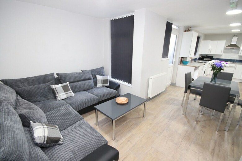 Residencia Stunning 6 Bed House