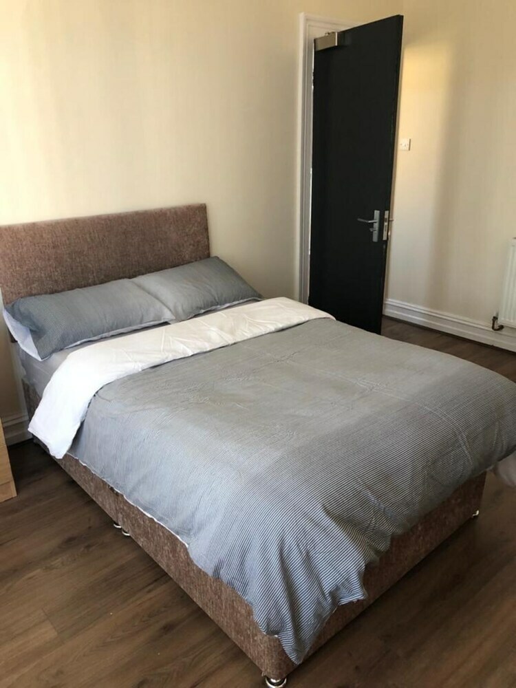 Residencia Large Eight Bedroom House