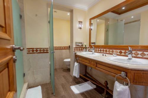 Royal Savoy Hotel And Villas