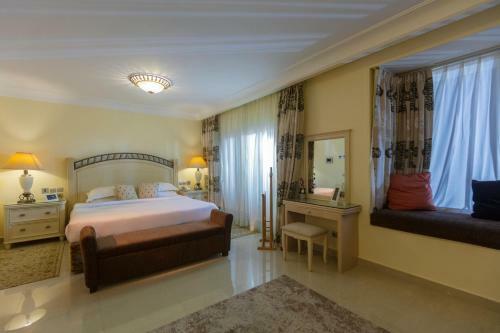 Royal Savoy Hotel And Villas