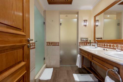 Royal Savoy Hotel And Villas