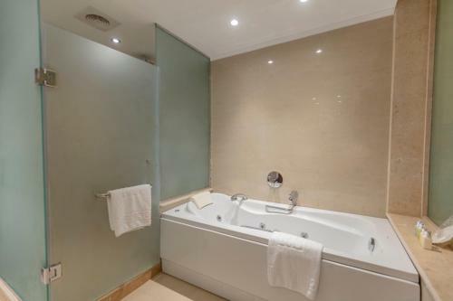 Royal Savoy Hotel And Villas