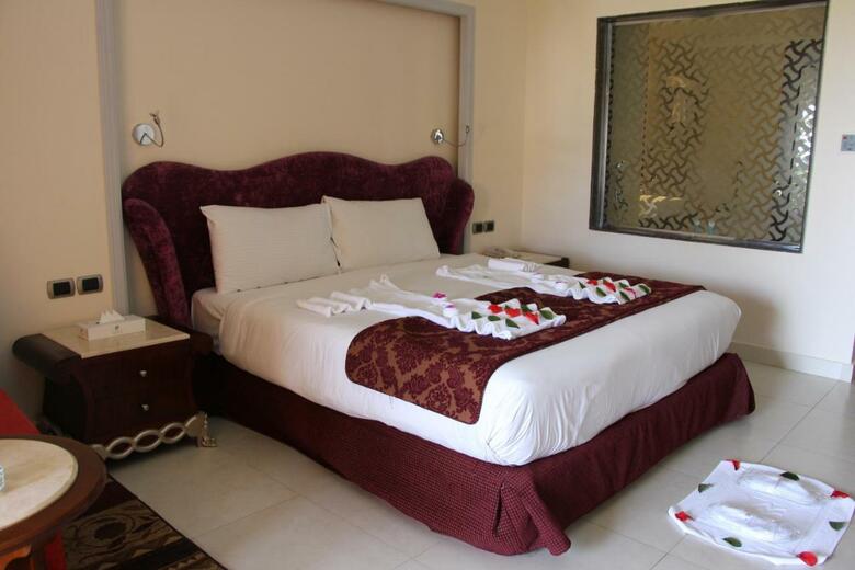 Hotel Rehana Royal Beach Resort & Spa