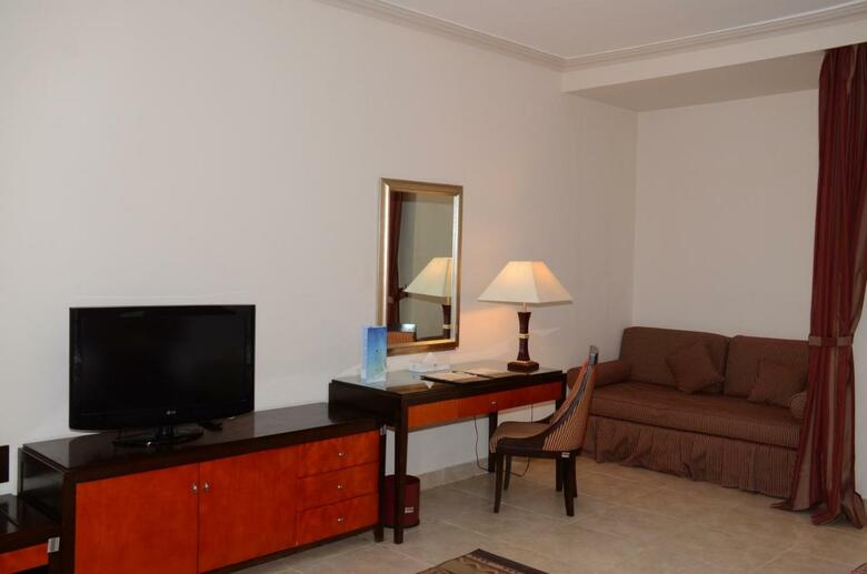 Hotel Rehana Royal Beach Resort & Spa
