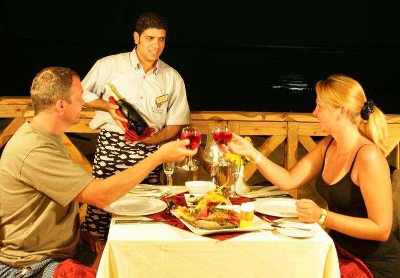 Hotel Rehana Royal Beach Resort & Spa