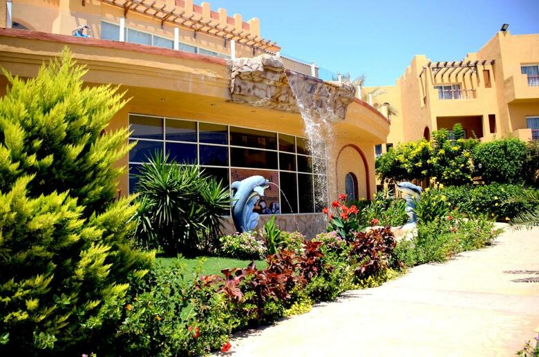 Hotel Rehana Royal Beach Resort & Spa