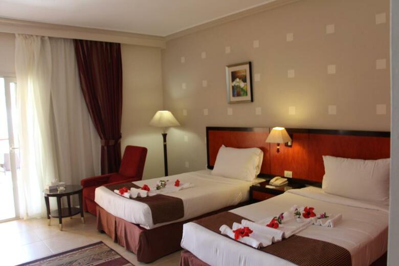 Hotel Rehana Royal Beach Resort & Spa