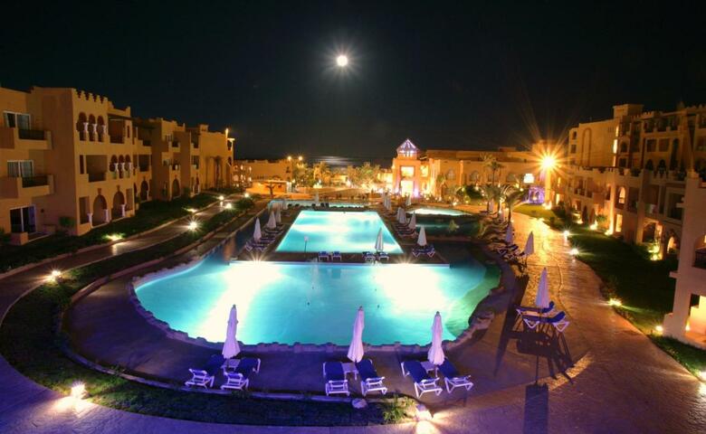 Hotel Rehana Royal Beach Resort & Spa