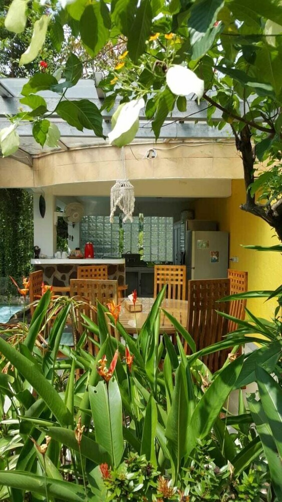 Bed & Breakfast Villa Lumbalumba Banyualit