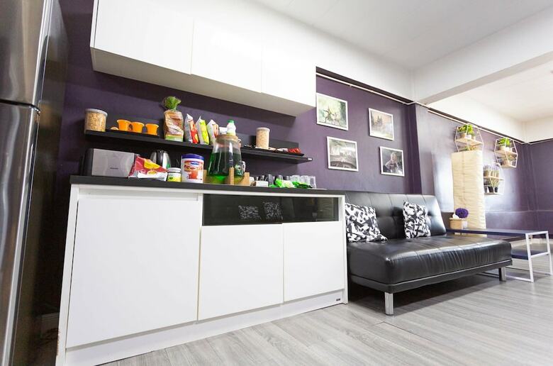 Hostal Around Hostel - Adults Only