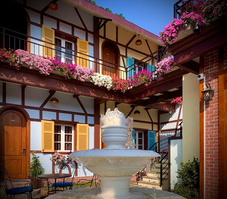 Aparthotel Little Colmar Boutique Homestay