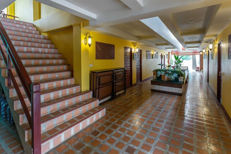 Oyo Yellow Tique Hotel