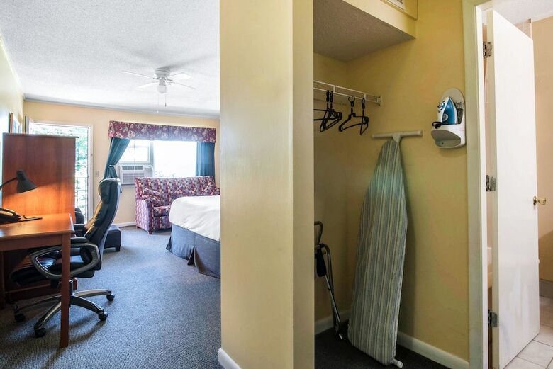 Motel Econo Lodge Inn & Suites