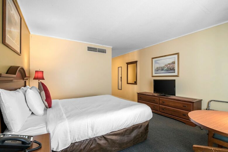 Motel Econo Lodge Inn & Suites