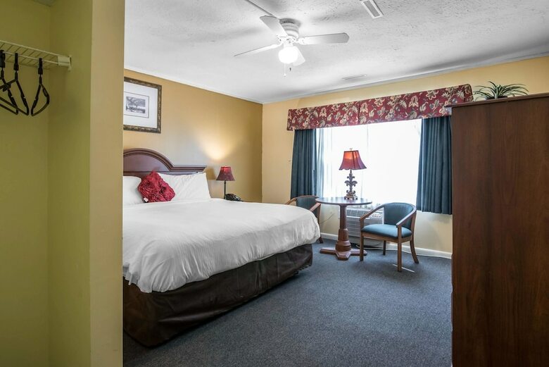Motel Econo Lodge Inn & Suites