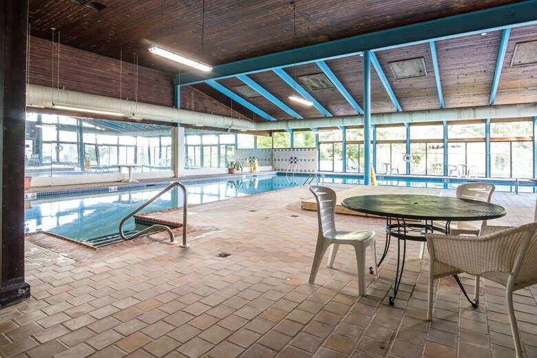Motel Econo Lodge Inn & Suites