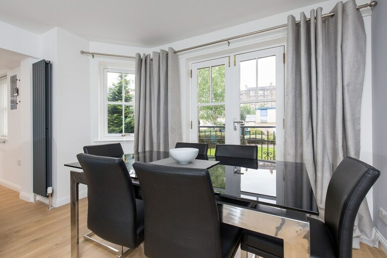 415 Huntingdon Place Apartment