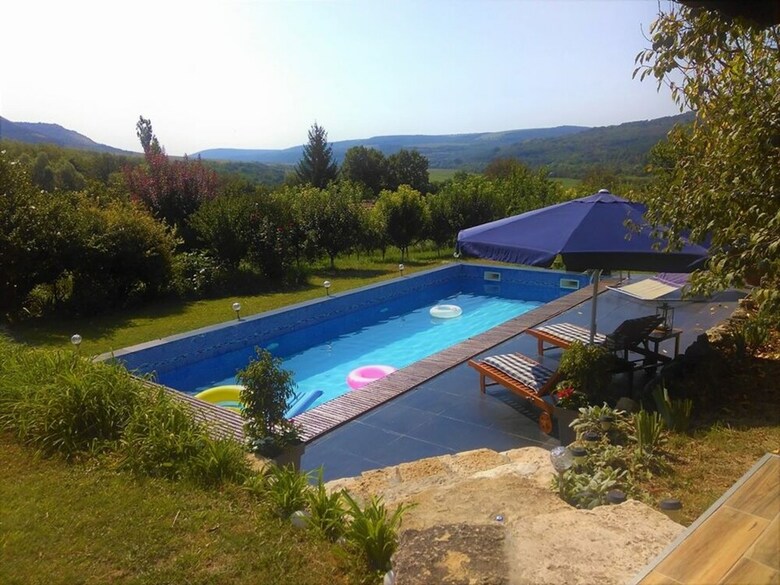 Peaceful,sun,own Pool! Get Away From The Crowds!!
