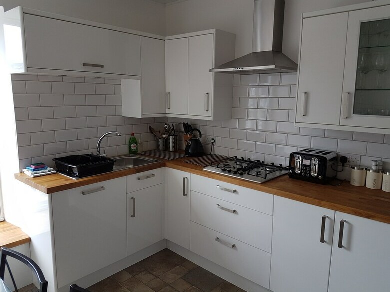 416 - Hart Street Apartment