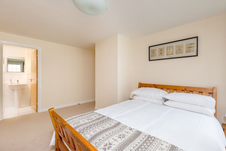 404 Dalry Gait Apartment 2