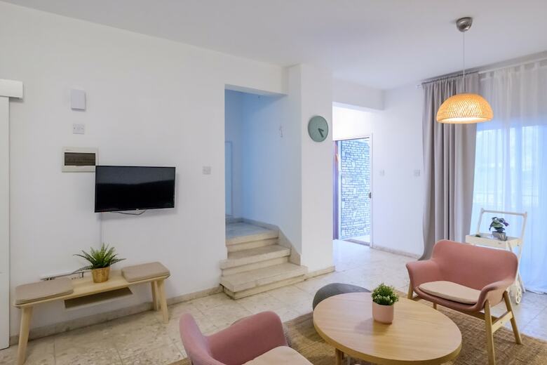 Townhouse In Ideal Location