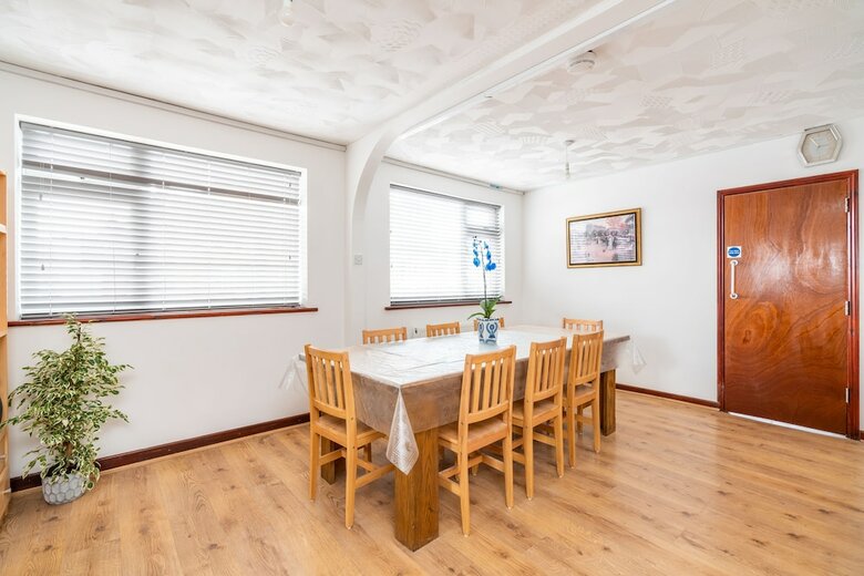 Hostal College Street Abode