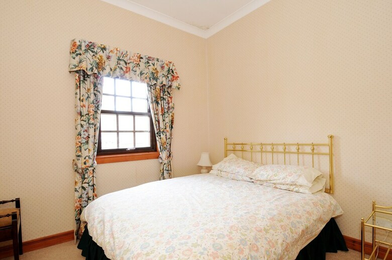 234 Hawthornbank Lane Apartment