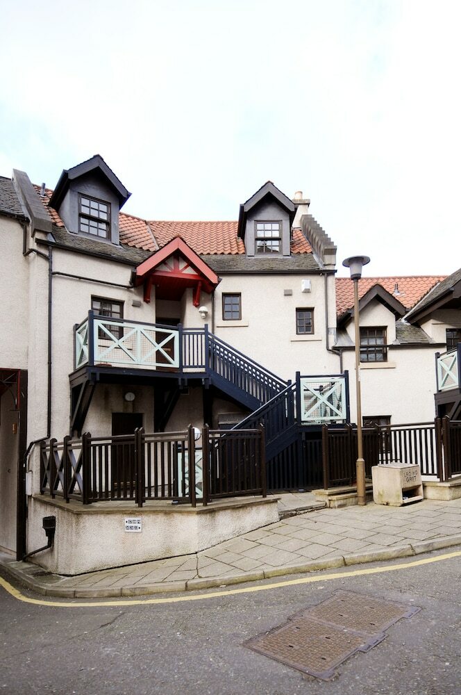 234 Hawthornbank Lane Apartment